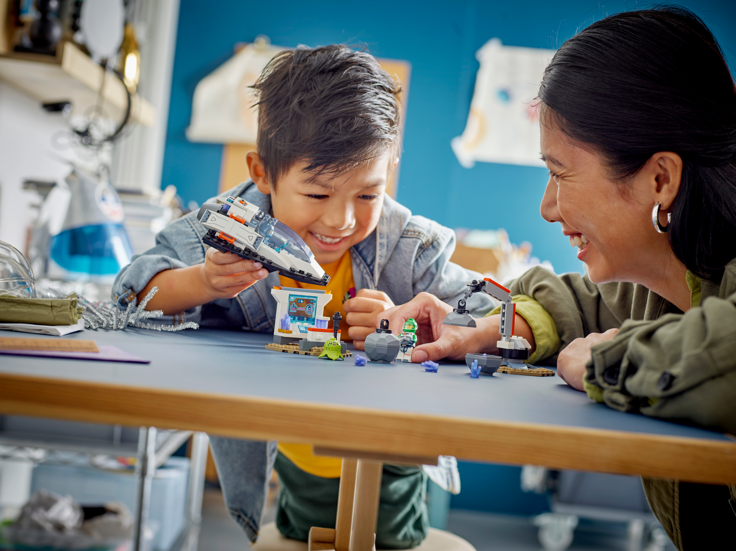 LEGO® City Space: Spaceship and Asteroid Discovery