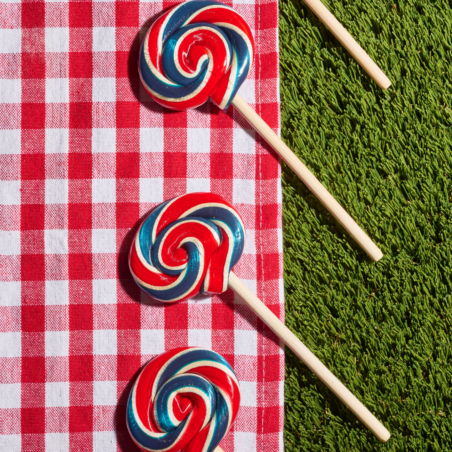 Hammonds Candy Co Strawberry Lollipops