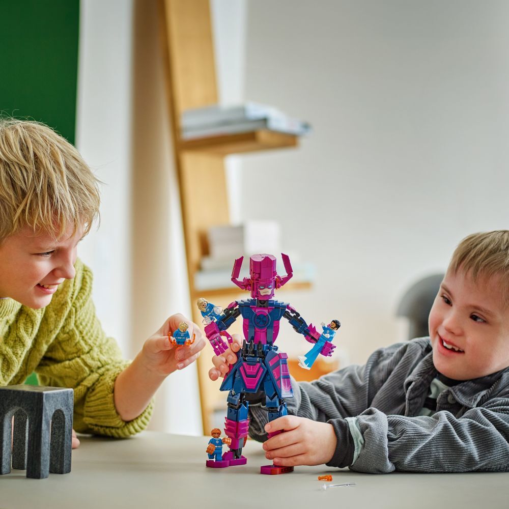 LEGO Super Heroes Marvel: Fantastic Four vs. Galactus Construction Figure